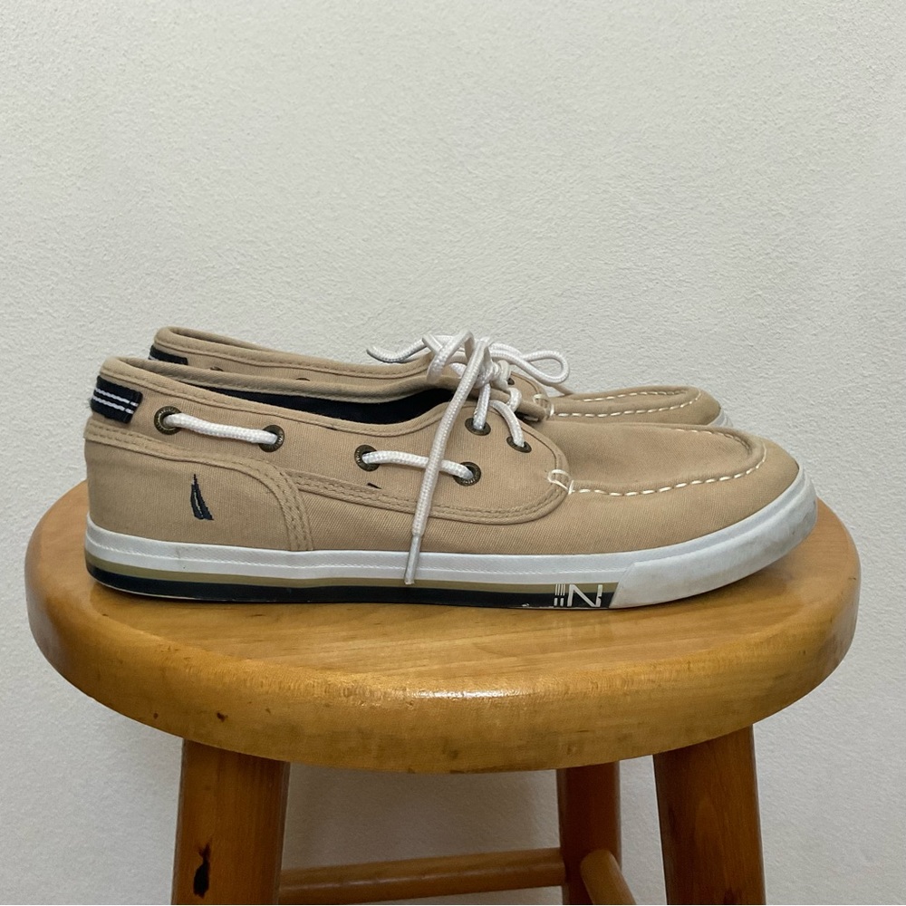 Boy's Nautica Spinnaker Tan Lace Up Boat Shoe Size 5 Casual